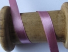 10.15 Oud roze satijn lint