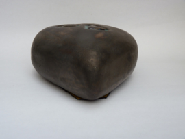 Urn hart met 2 kleine hartjes ingewerkt MU 79