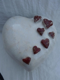 Urn hart kristal wit met rode harten. U 159