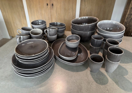Landelijk servies circa 48 delig grijs
