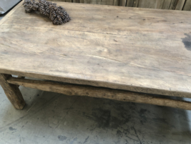 Stoere oude unieke salontafel