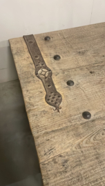 Prachtige unieke  salontafel oude deur op stalen frame -2