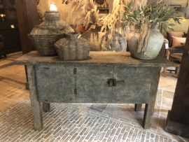 Stoere sidetable "Dana" met deurtje