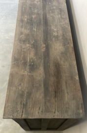 Stoer doorleefd uniek dressoir oud hout