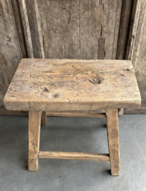 Stoer robuust bankje / kruk oud hout nr.20