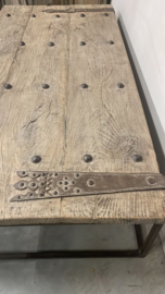 Prachtige unieke  salontafel oude deur op stalen frame -2