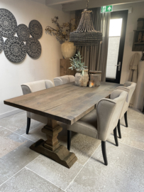 Stoere eettafel "Reno" van oud hout grey met kloosterpoot