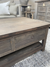 Stoere salontafel van oud hout met lades en onderblad "Jens"