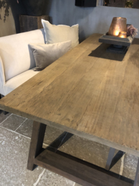 Stoere eettafel "Reno" van oud hout met A poot