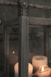 Stoer windlicht / display  van vergrijsd hout