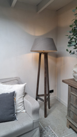 Stoere houten vloerlamp 3 poot