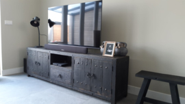 Stoer tv-meubel van doorleefd oud hout 200 cm - 3 kleuren