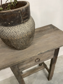 Stoere sidetable vergrijsd hout