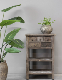 Stoere sidetable tafeltje van oud doorleefd hout