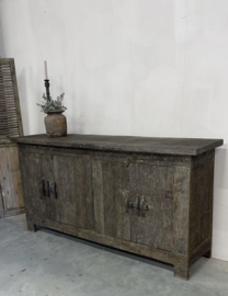 Stoer doorleefd oud dressoir 200 cm