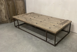 Prachtige unieke  salontafel oude deur op stalen frame -2