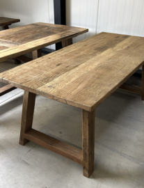Stoere eettafel "Reno" van oud hout met A poot - naturel