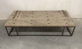 Prachtige unieke  salontafel oude deur op stalen frame -2