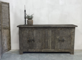 Stoer doorleefd oud dressoir 200 cm