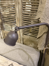 Mooie vloerlamp Abel Rusty rough brown van Luksa Home