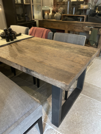 Stoere eettafel "Levv" van oud hout met stalen poten naar keus