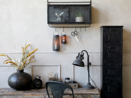 Stoere zwart metalen tafellamp