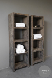 Stoere smalle robuuste boekenkast van oud hout "Levv"