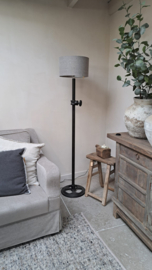Stoere zwart metalen vloerlamp