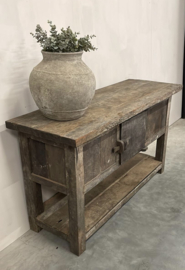 Stoere sidetable "Dana" met deurtje