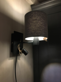 Stoere zwarte wandlamp met leeslampje