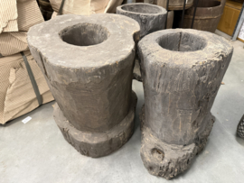 Stoere grote houten vijzel grijs - rechts