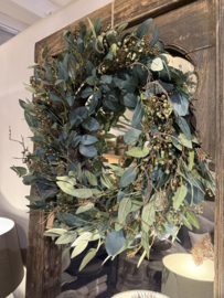 Prachtige kunst krans van eucalyptus