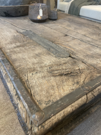 Stoere oude unieke India salontafel