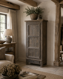 Stoere dichte smalle kast oud hout "Jens"