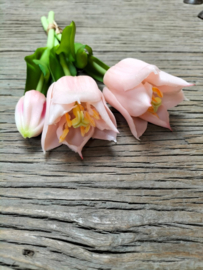 Mooi klein bosje kunsttulpen roze