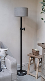 Stoere zwart metalen vloerlamp