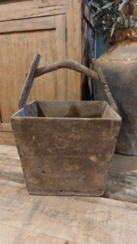 Oude bakken met handvat