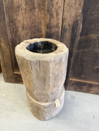 Grote unieke vijzel van hout