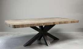 Stoere deens ovale eettafel "Levv" van oud hout met spinpoot
