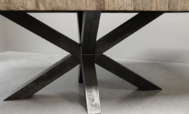 Stoere deens ovale eettafel "Levv" van oud hout met spinpoot