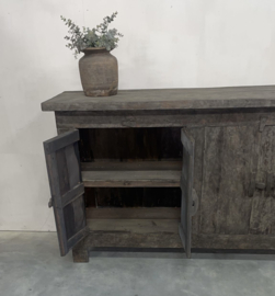 Stoer doorleefd oud dressoir 160 cm