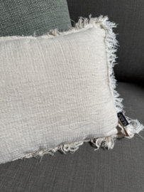 Mooi linnen kussen van Luksa Home beige - 60x30 cm