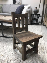 Hele leuke houten kinder stoeltjes