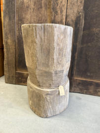 Grote unieke vijzel van hout