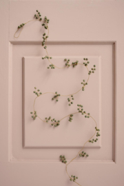 Leuke slinger met groene houten kralen