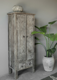 Stoere smalle kast "Raf" van oud doorleefd hout