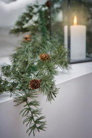Cederslinger met dennenappels  kerstgroen kunst