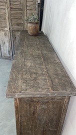 Stoer doorleefd oud dressoir 200 cm