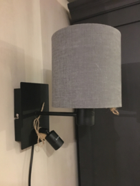 Stoere zwarte wandlamp met leeslampje