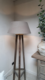 Stoere houten vloerlamp 3 poot